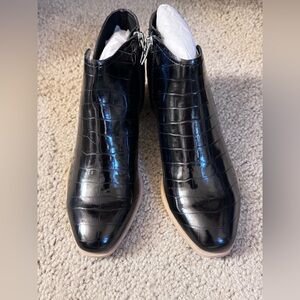 NEW Dolce Vita Black Faux Crocodile Ankle Zip Boots Booties 6 US